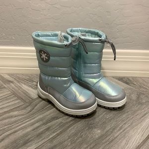 Kids snow boots size 11